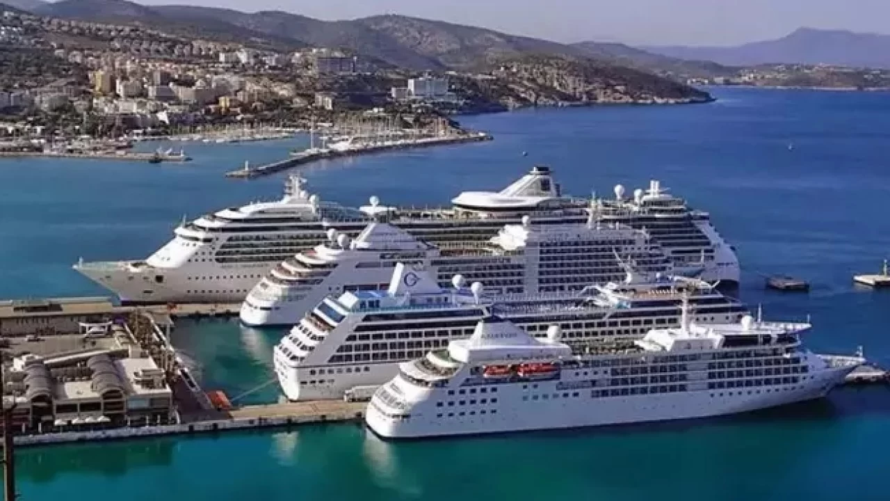 Üç ayda 50'ye yakın cruise gemisi Türkiye'yi ziyaret etti